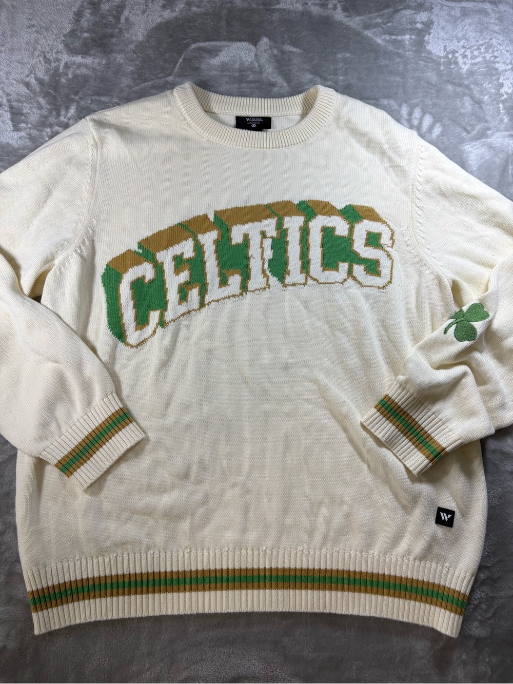 The Wild Collective Celtics Sweater Size Large NWOT